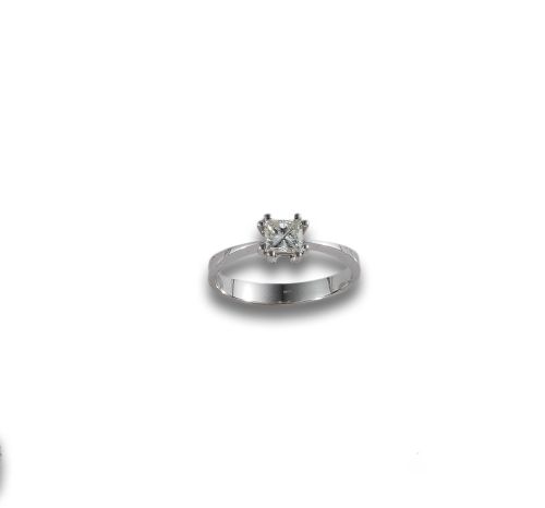 PRINCESS GOLD AND DIAMOND SOLITAIRE RING