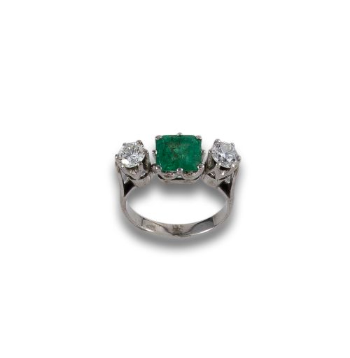 GOLD, EMERALD AND DIAMONDS THREE-PIECE RING.