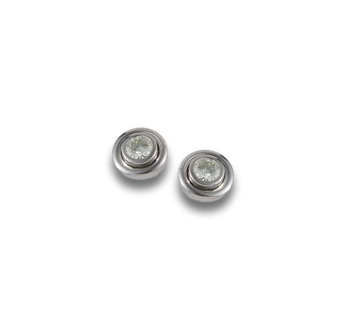 GOLD STUD EARRINGS WITH DIAMONDS