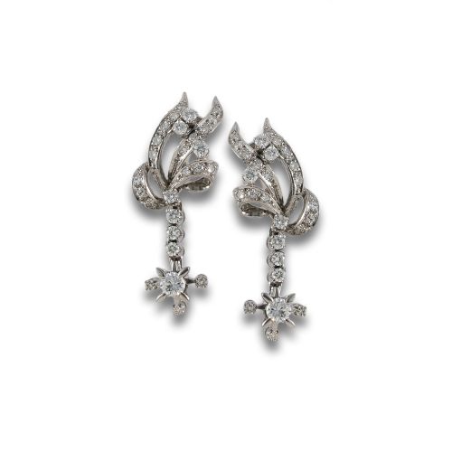 GOLD AND DIAMOND EARRINGS