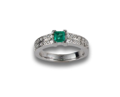 GOLD RING WITH EMERALD AND DIAMONDS