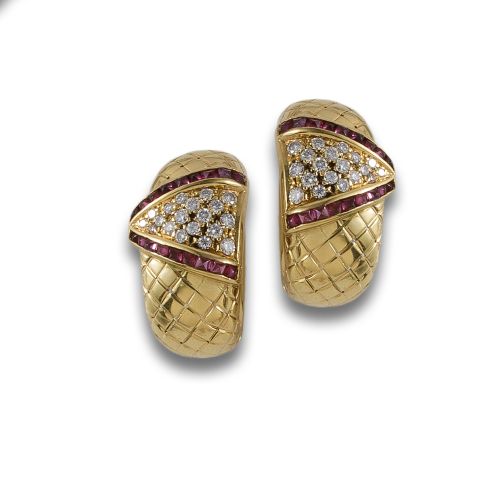PAIR OF BRILLIANT GOLD AND RUBIE EARRINGS
