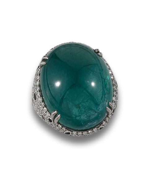 SORTIJA CON ESMERALDA DE 43.32 CT Y DIAMANTES