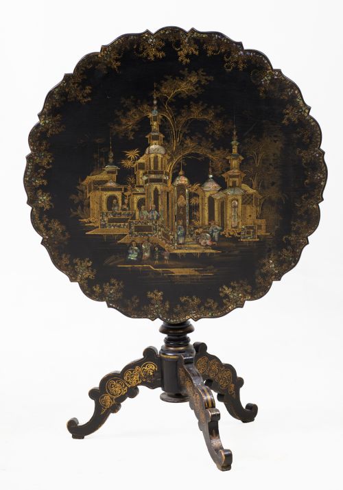 Victorian tilt-top table, England, 19th century