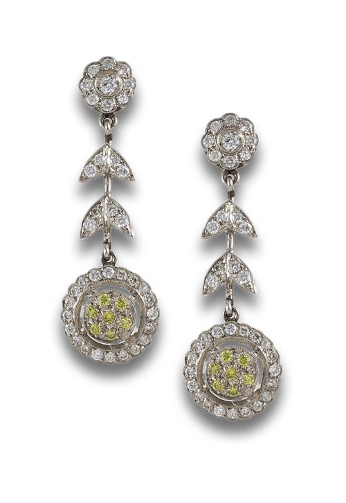 PENDIENTES DE PLATINO CON DIAMANTES INCOLOROS Y AMARILLOS