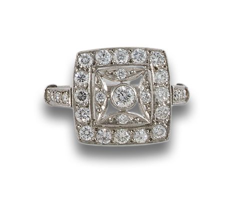 SORTIJA DE PLATINO CON DIAMANTES 