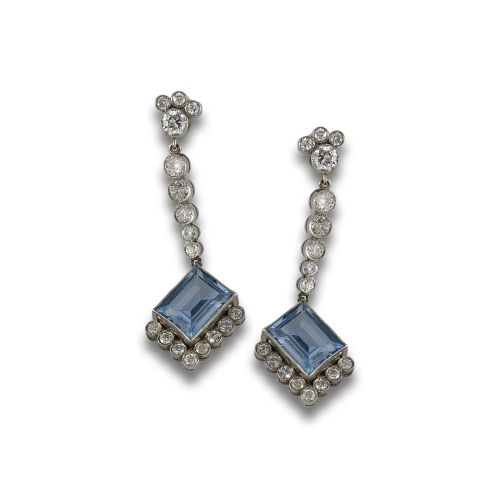 PENDIENTES DE PLATINO CON ESPINERAL SINTETICA Y DIAMANTES 