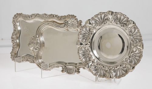 Lot consisting of three small Spanish silver trays, 916 fin