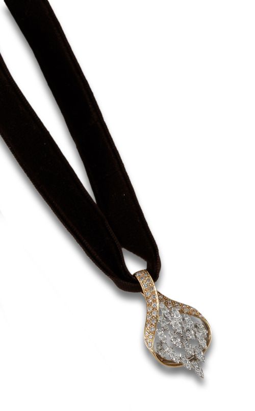 CHOCKER CON CINTA MARRON Y COLGANTE EN ORO BICOLOR CON DIAM