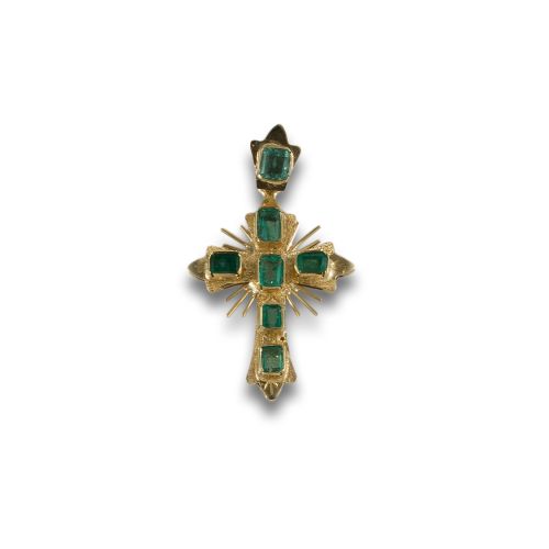 CRUZ DE ORO Y ESMERALDAS