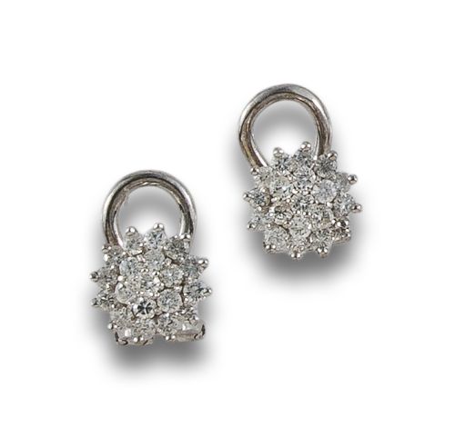 PENDIENTES DE ORO BLANCO CON DIAMANTES