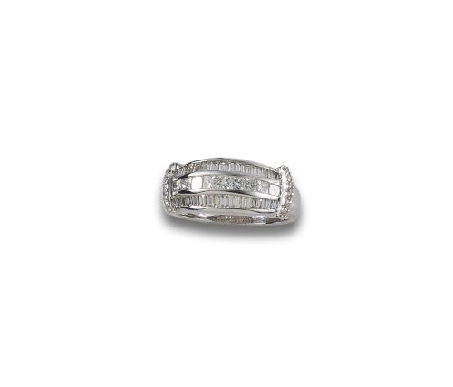 GOLD RING WITH DIAMONDS