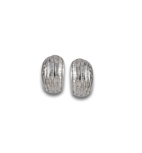 GOLD HOOP EARRINGS WITH DIAMONDS