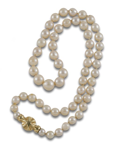 COLLAR DE PERLAS CULTIVADAS Y BLOCHE DE ORO