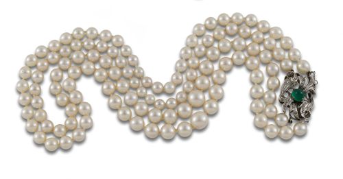 COLLAR DE PERLAS Y BROCHE DE ORO CON DIAMANTES Y CRISOPRASA