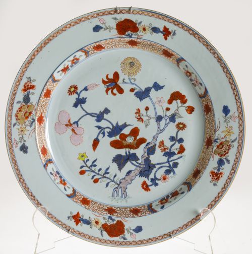 Plato de porcelana familia rosa estilo Kangxi, China, S.XIX