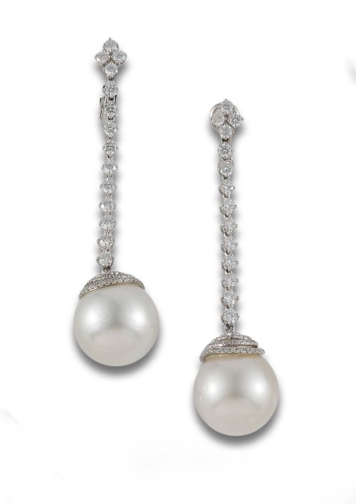PENDIENTES LARGOS DE ORO, DIAMANTES Y PERLAS