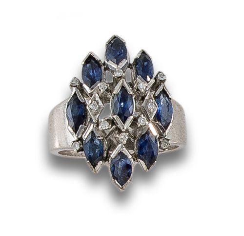 SORTIJA DE ORO BLANCO CON ZAFIROS Y DIAMANTES