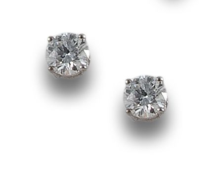 PENDIENTES DORMILONAS DE ORO Y DIAMANTES DE 0.30 CT