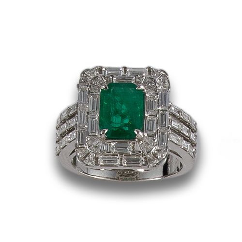 SORTIJA DE ORO, EMSERALDA Y DIAMANTES