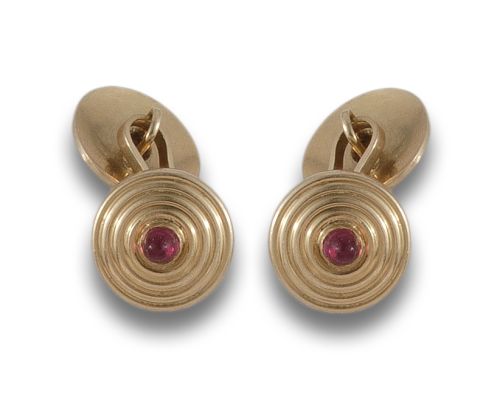 GEMELOS REDONDOS DE ORO AMARILLO CON PIEDRA ROJA