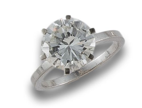 SORTIJA SOLITARIO DE ORO BLANCO Y DIAMANTE DE 3.60 CT.