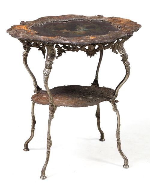 Mesa auxiliar siguiendo modelos historicistas del S. XIX