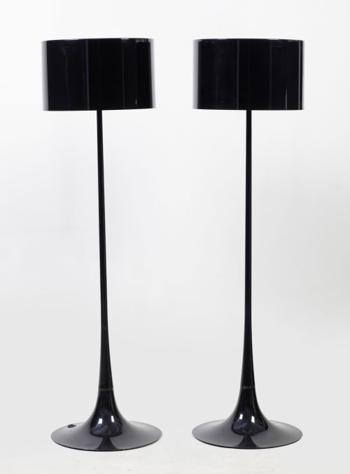 Pareja de lámparas de pie "Spun light", marca Flos Italia,