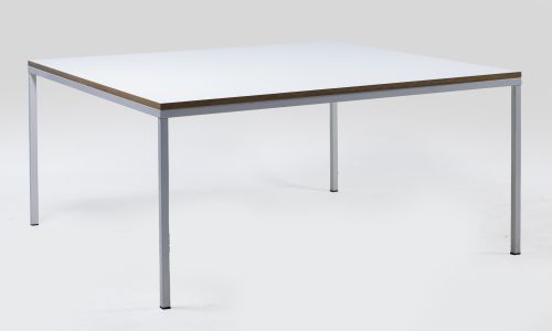 Mesa "quadrato" de Vico Magistretti para Depadova