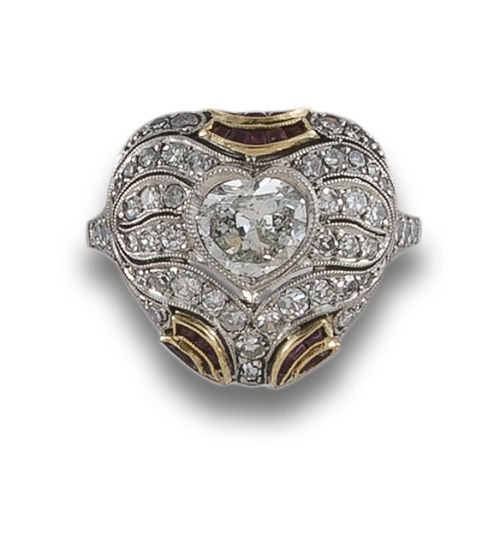 SORTIJA ANTIGUA DE PLATINO, ORO, DIAMANTES Y RUBÍES