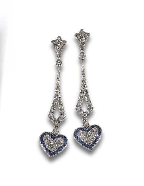 PENDIENTES LARGOS DE PLATINO, DIAMANTES Y ZAFIROS