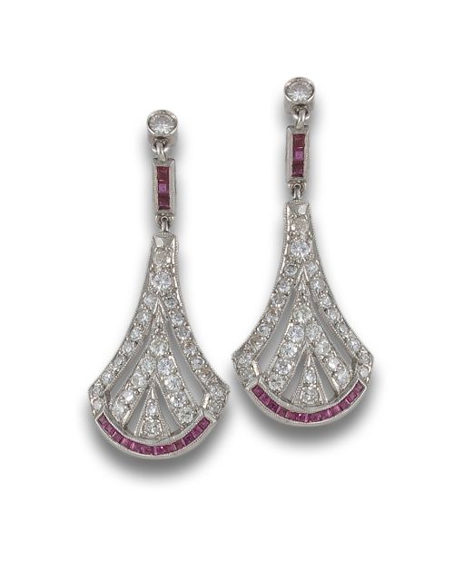 PENDIENTES DE PLATINO ESTILO ART DECO CON DIAMANTES Y RUBIE