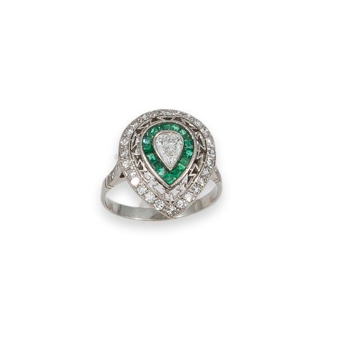 SORTIJA DE PLATINO CON DIAMANTE PERA