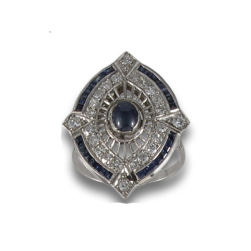 SORTIJA FORMA OVAL DE PLATINO CON ZAFIROS Y DIAMANTES
