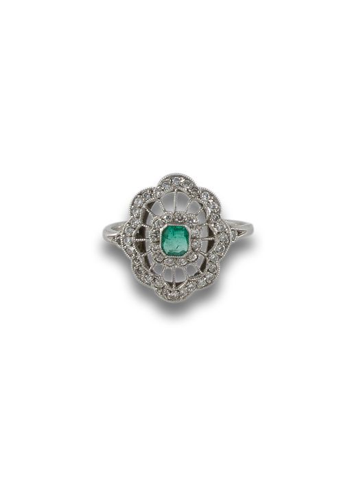 SORTIJA ESTILO ART DECON EN PLATINO CON ESMERALDA Y DIAMANT