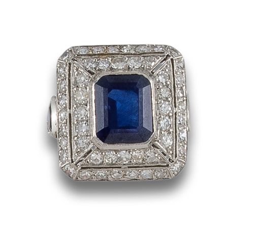 SORTIJA DE PLATINO CON ZAFIRO Y DIAMANTES