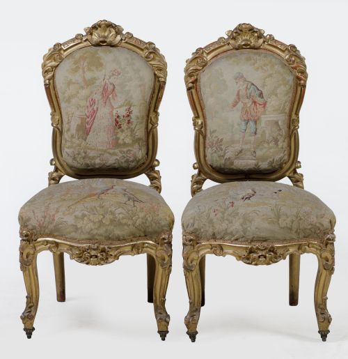 Pareja de sillas isabelinas, de estilo rococó, España, S. X