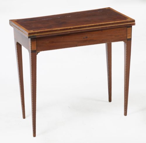 Mesa de arrimo convertible en mesa de juego posiblemente Ma