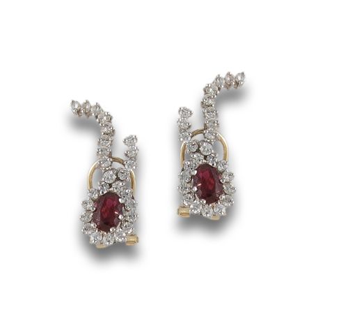 PENDIENTES DE ORO, DIAMANTES Y RUBÍES