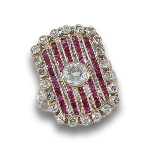 SORTIJA DE PLATINO CON DIAMANTES Y RUBÍES