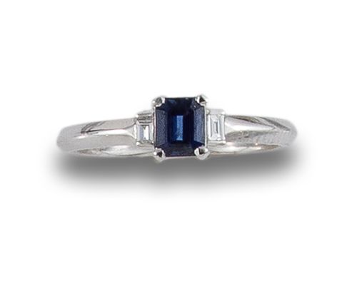 SORTIJA ORO BLANCO CON ZAFIRO Y DIAMANTES