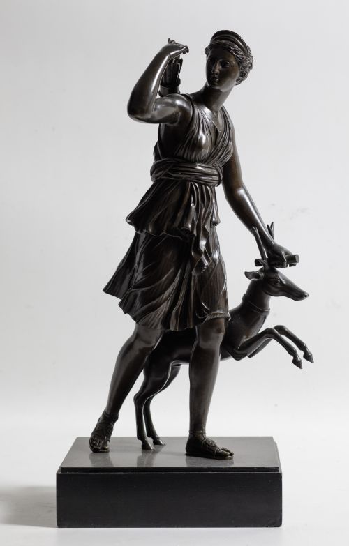 ESCUELA FRANCESA , “Diana cazadora”, Escultura de bronce pa
