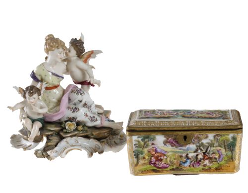 Dos piezas de porcelana napolitana vidriada y policromada