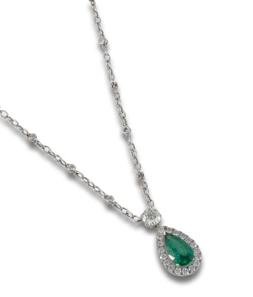 COLLAR DE ORO, DIAMANTES Y ESMERALDA DE 4.10 CT.