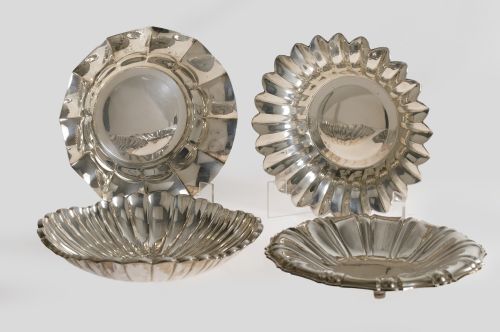 Lote de plata contrastada compuesta por cuatro paneras, Esp