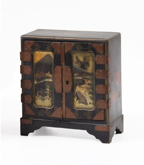 Mueble en miniatura de laca japonesa, S. XX