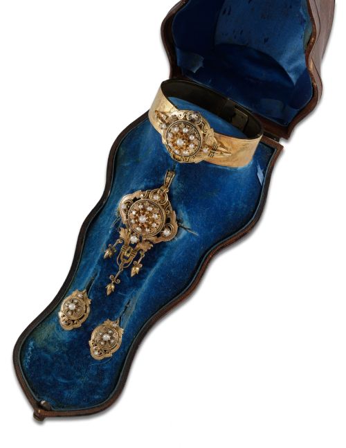 ADEREZO S. XIX DE ORO, PERLAS Y ESMALTES