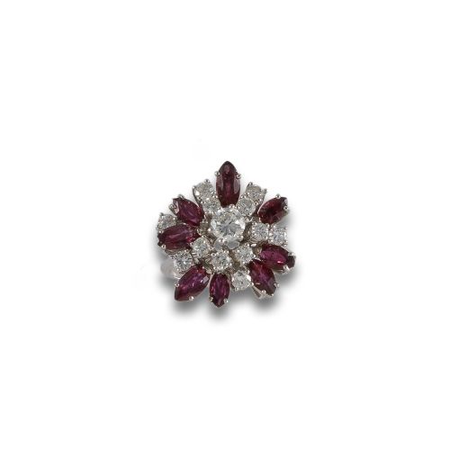 SORTIJA ROSETÓN CON BRILLANTES Y RUBÍES