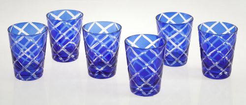 Seis vasos siguiendo modelos de Bohemia