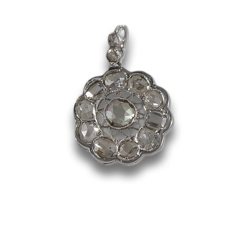 COLGANTE DE ORO Y DIAMANTES 